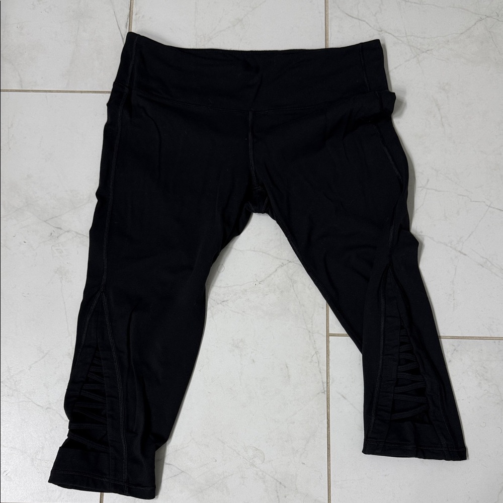 Athleta Black Capri Leggings with cut outDetail